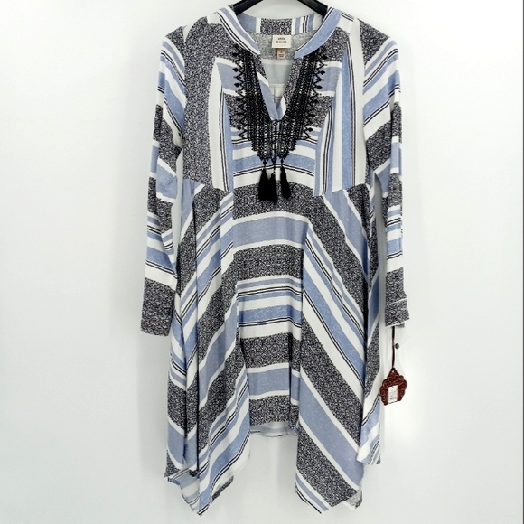 Knox Rose Dresses & Skirts - KNOX ROSE NWT Boho Embroidery, Tassel & Stud Detail Asymmetrical Tunic Dress M